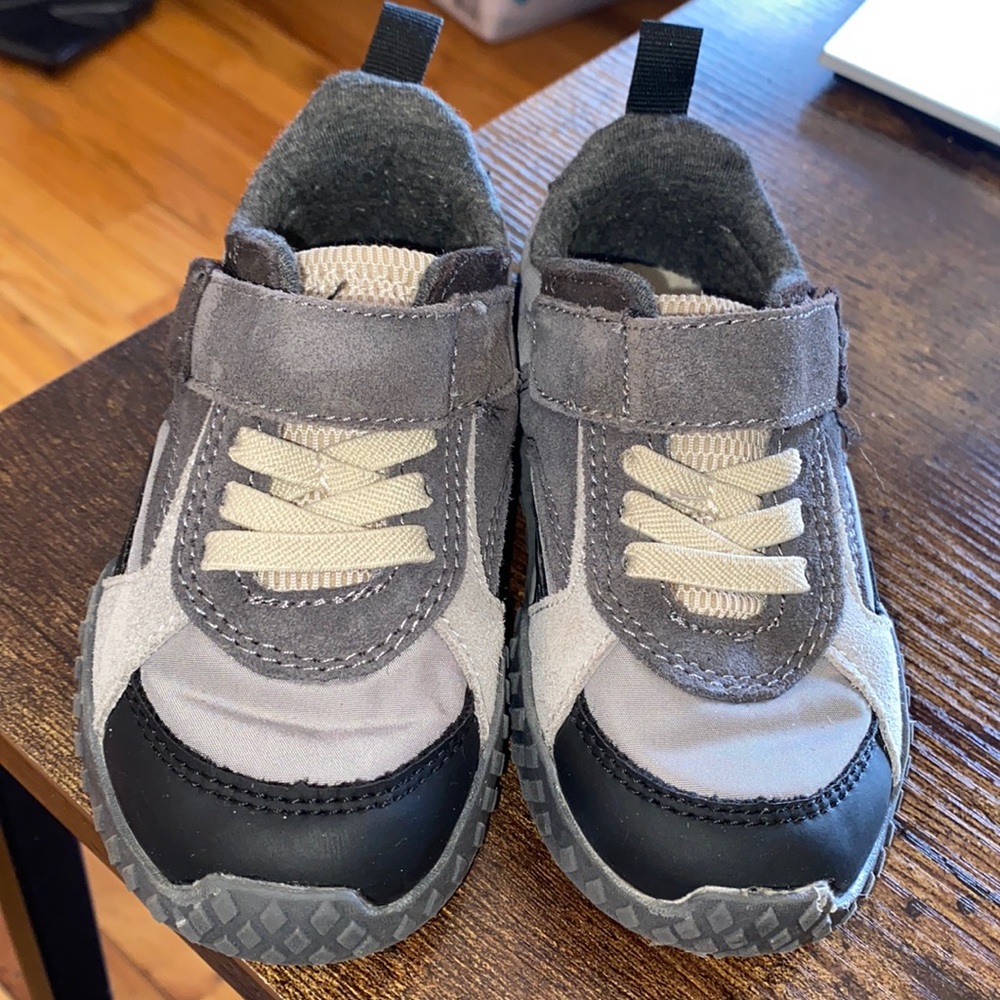 Zara boys size 23 shoes velcro